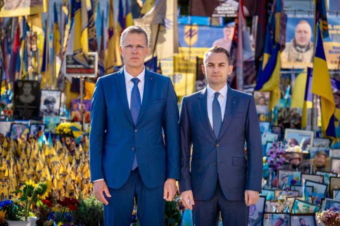membri-ai-guvernului-romaniei,-alaturi-de-poporul-ucrainean-de-ziua-independentei-ucrainei