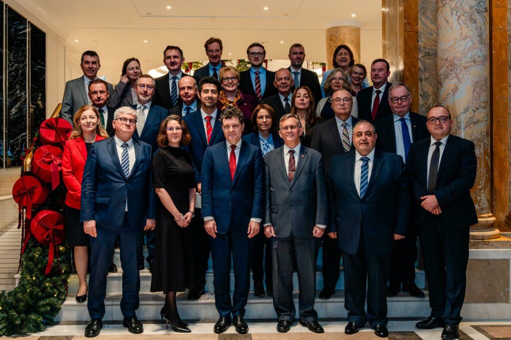 presedintele-nicusor-dan-dupa-intalnirea-cu-ambasadorii-statelor-membre-ale-uniunii-europene:-am-reafirmat-angajamentul-ferm-al-romaniei-pentru-parcursul-sau-pro-european