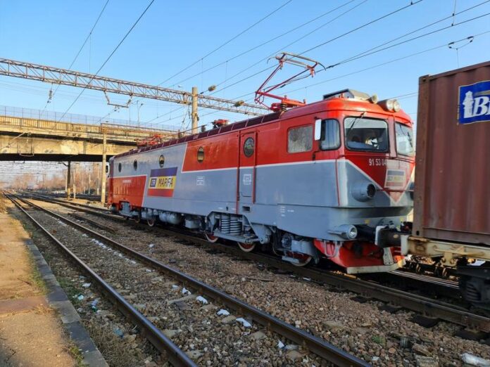au-inceput-sa-circule-trenurile-companiei-de-transport-carpatica-feroviar-care-va-inlocui-operatorul-de-stat-cfr-marfa-–-hotnews.ro