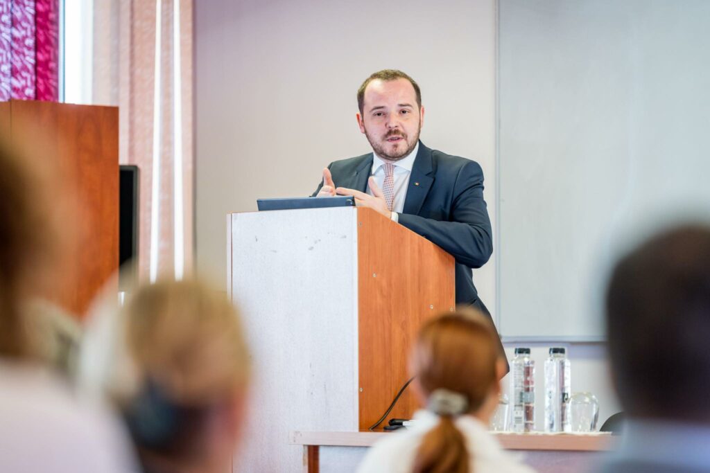 proiect:-cadrele-didactice-din-facultatile-de-medicina-si-farmacie-vor-ocupa-posturi-in-spitale-prin-concurs