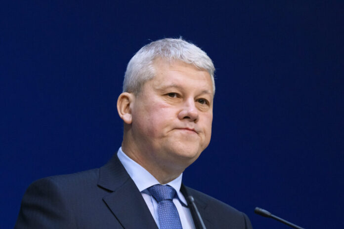 bolojan,-despre-predoiu:-nu-pot-demite-un-ministru-pentru-activitati-de-acum-ani